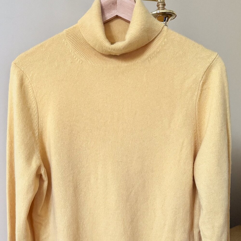 Vintage | Lands' End | Soft Yellow 100% Cashmere Turtle Neck Sweater | US L - Picture 2 of 9